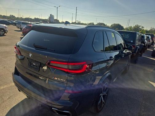 2022 BMW X5 M50i