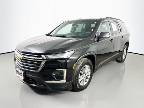 Mosaic Black Metallic 2022 Chevrolet Traverse LT Cloth