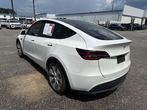 white 2022 Tesla Model Y Long Range
