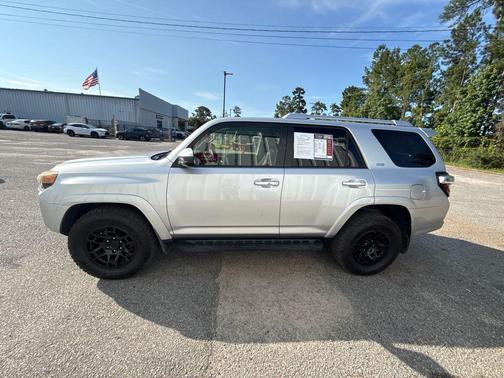 Classic Silver Metallic 2016 Toyota 4Runner SR5