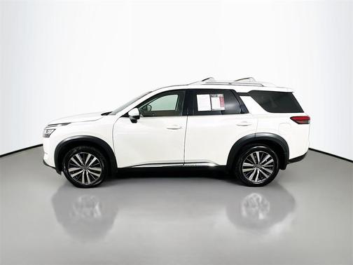 2022 Nissan Pathfinder Platinum 2WD
