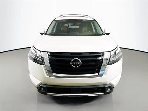 2022 Nissan Pathfinder Platinum 2WD