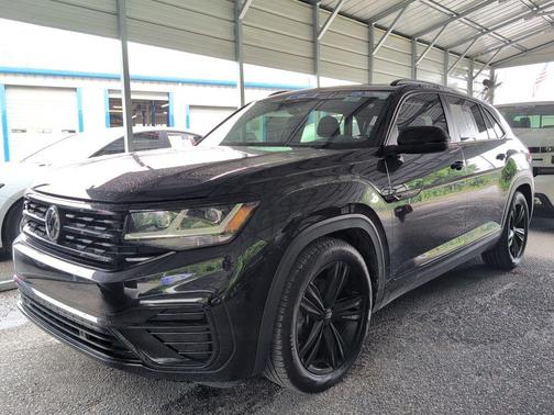 Deep Black Pearl 2022 Volkswagen Atlas Cross Sport 3.6L V6 SEL R-Line