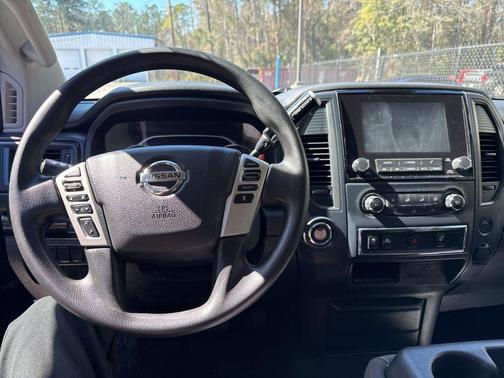 2022 Nissan Titan SV