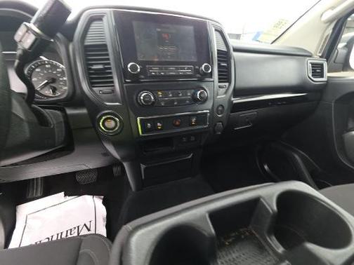 2022 Nissan Titan SV