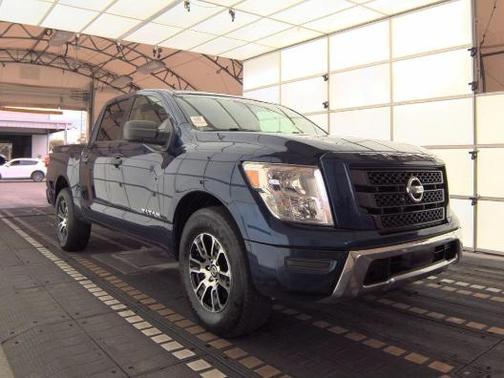 2022 Nissan Titan SV