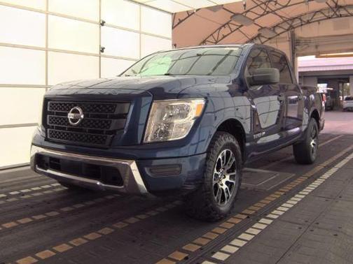 2022 Nissan Titan SV