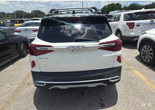 Clear White 2022 Kia Seltos S