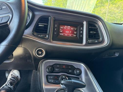 Go Mango 2016 Dodge Challenger SXT