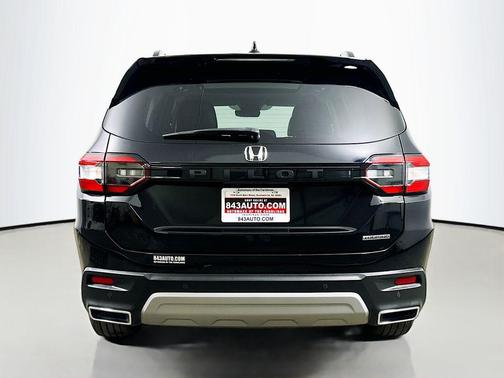 Crystal Black Pearl 2023 Honda Pilot Touring 8-Passenger