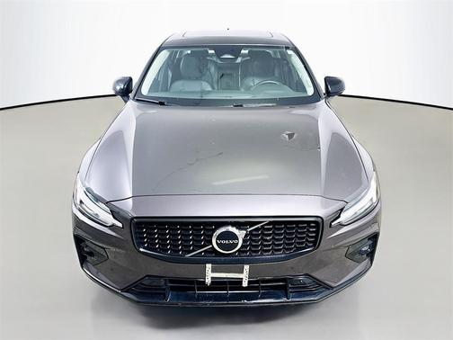 2024 Volvo S60 B5 Core Dark Theme