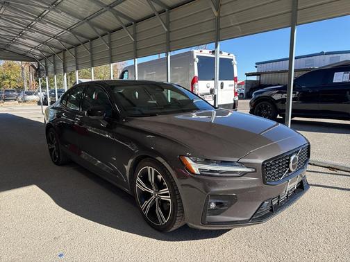 2024 Volvo S60 B5 Core Dark Theme