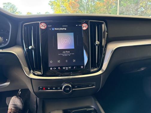 2024 Volvo S60 B5 Core Dark Theme