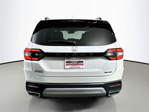 Platinum White Pearl 2023 Honda Pilot Touring 8-Passenger