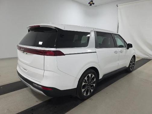 Snow White Pearl 2024 Kia Carnival EX