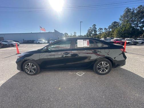 Aurora Black 2024 Kia Forte LXS