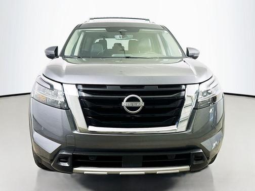 Gun Metallic 2024 Nissan Pathfinder SL FWD