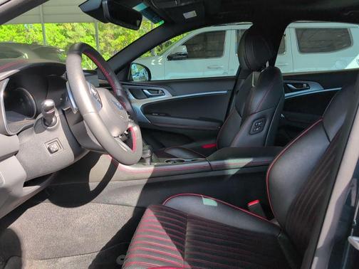 2023 Genesis G70 2.0T RWD