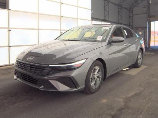 2024 Hyundai ELANTRA SE
