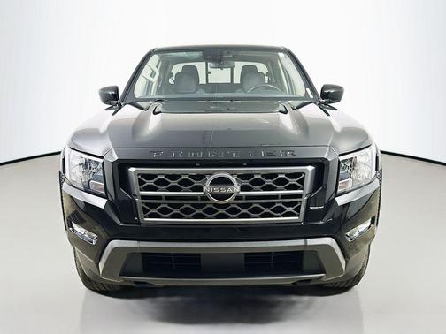 Super Black 2022 Nissan Frontier SV
