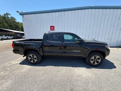 Midnight Black Metallic 2019 Toyota Tacoma TRD Sport