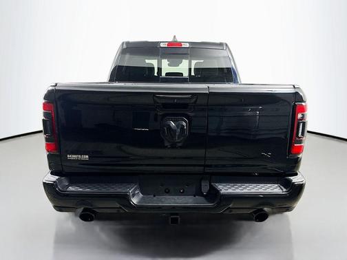 Diamond Black Crystal Pearlcoat 2021 RAM 1500 Laramie