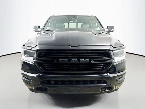 Diamond Black Crystal Pearlcoat 2021 RAM 1500 Laramie