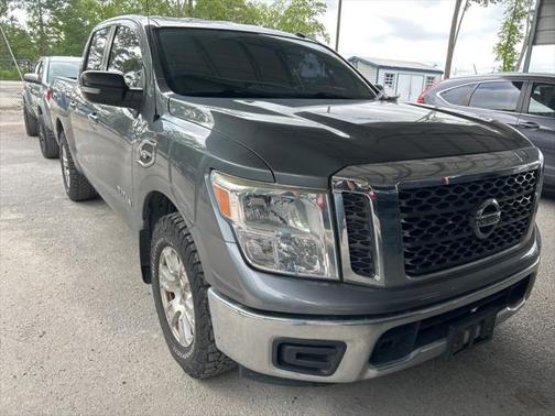 2017 Nissan Titan SV