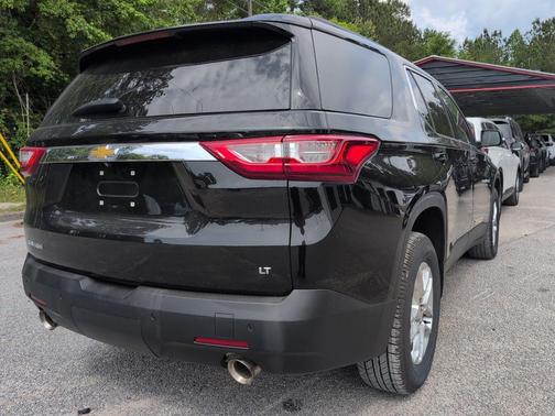 Mosaic Black Metallic 2021 Chevrolet Traverse LT Cloth