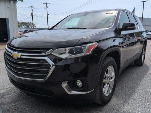Mosaic Black Metallic 2021 Chevrolet Traverse LT Cloth