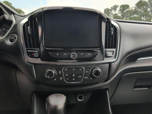 Mosaic Black Metallic 2021 Chevrolet Traverse LT Cloth