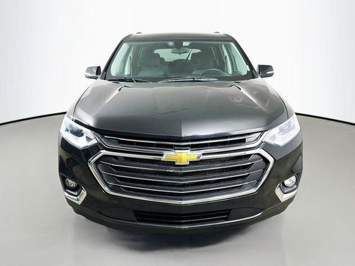 Mosaic Black Metallic 2021 Chevrolet Traverse LT Cloth