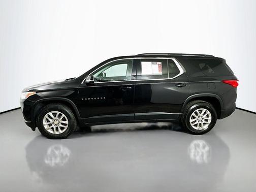 Mosaic Black Metallic 2021 Chevrolet Traverse LT Cloth