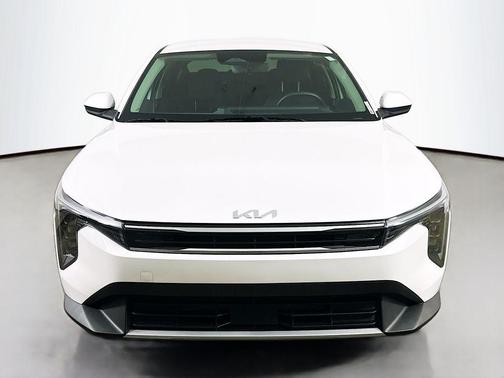 Snow White Pearl 2025 Kia K4 EX