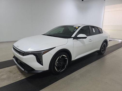 Snow White Pearl 2025 Kia K4 EX