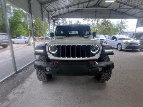 Bright White Clearcoat 2024 Jeep Wrangler Rubicon