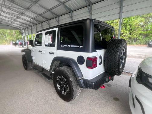 Bright White Clearcoat 2024 Jeep Wrangler Rubicon