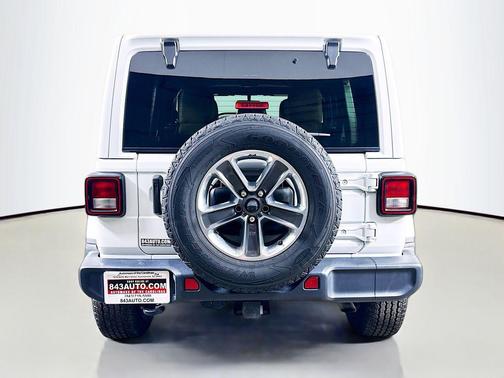 Bright White Clearcoat 2022 Jeep Wrangler Unlimited Sahara