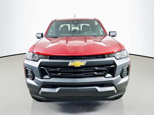 Radiant Red Tintcoat 2025 Chevrolet Colorado WT