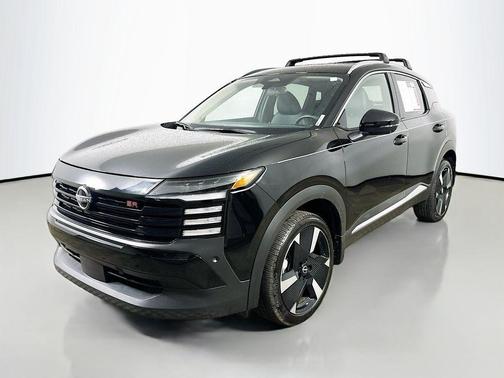 Super Black 2025 Nissan Kicks SR