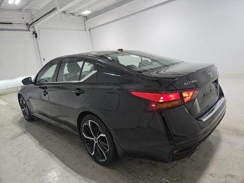 2023 Nissan Altima SR FWD