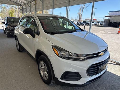 Summit White 2018 Chevrolet Trax LS