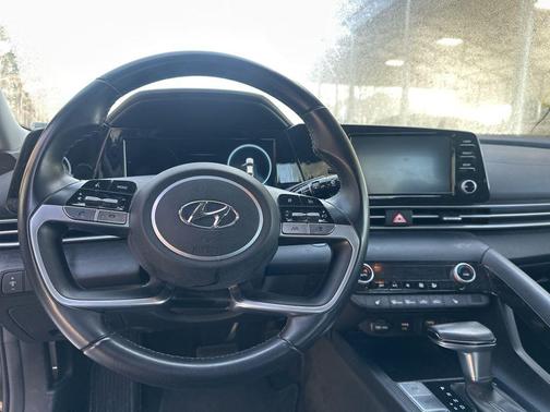 2022 Hyundai ELANTRA SEL