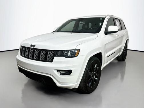 Bright White Clearcoat 2021 Jeep Grand Cherokee Laredo