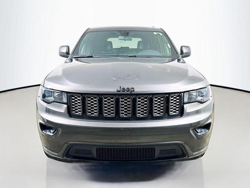 Granite Crystal Metallic Clearcoat 2021 Jeep Grand Cherokee Laredo