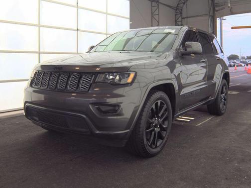 Granite Crystal Metallic Clearcoat 2021 Jeep Grand Cherokee Laredo