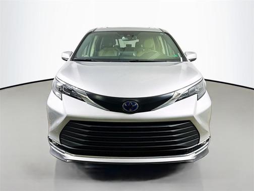 2024 Toyota Sienna XLE 7 Passenger