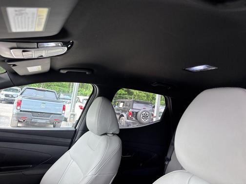 Atlas White 2025 Hyundai SANTA CRUZ SEL