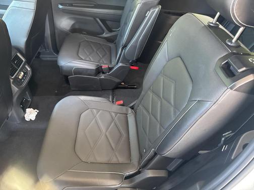 2024 Volkswagen Atlas 2.0T SE w/Technology 4MOTION