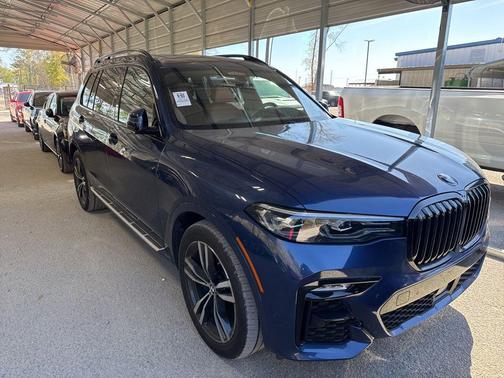 Blue Metallic 2022 BMW X7 xDrive40i